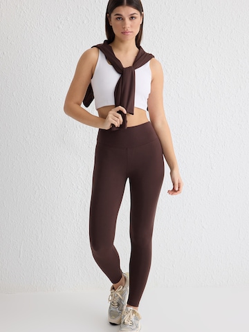 Trendyol Skinny Leggings in Bruin: voorkant