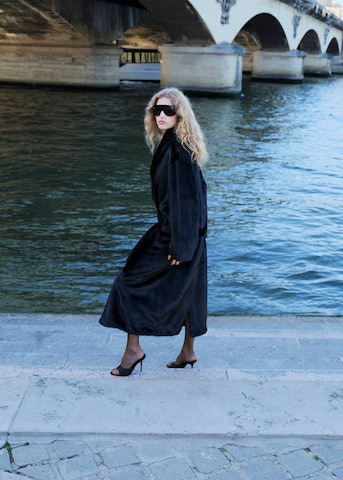 MANGO Wintermantel in Schwarz