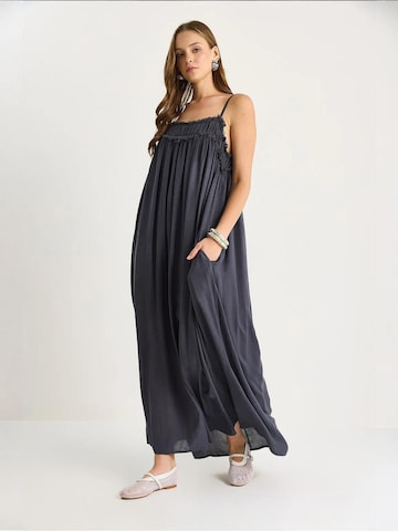 Abito estivo di Bianco Lucci in grigio