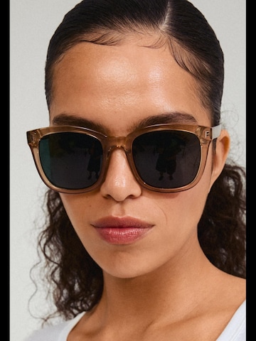 Lunettes de soleil 'Katya' Pilgrim en marron : devant