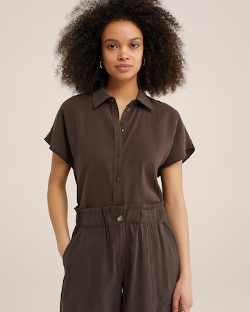 WE Fashion Blouse in Brown: front