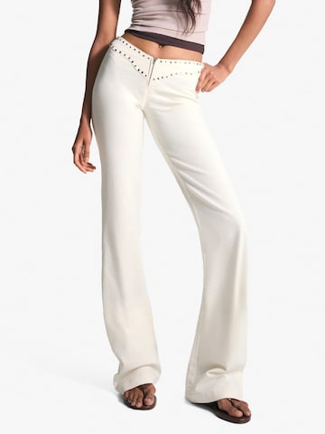 Regular Pantalon Bershka en blanc : devant