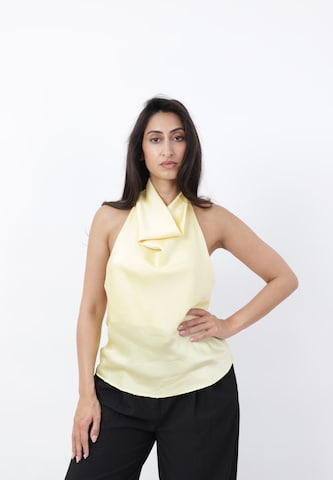 Top di Elara in giallo