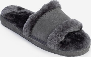 Minnetonka Slippers 'Loni' in Grey