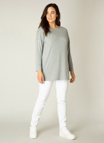 BASE LEVEL CURVY Shirt 'Adele' in Grau: predná strana