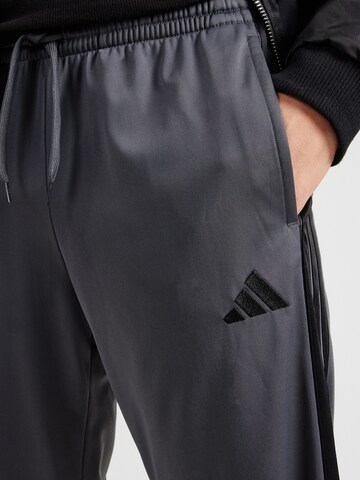 regular Pantaloni sportivi di ADIDAS SPORTSWEAR in grigio