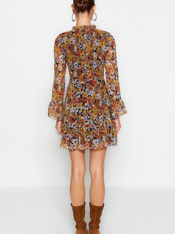 Trendyol Платье в Бежевый