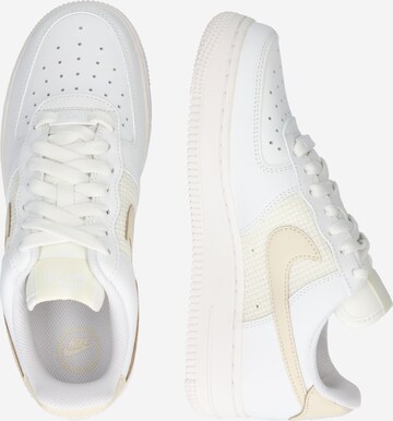 balts Nike Sportswear Zemie brīvā laika apavi 'W AIR FORCE 1 '07 ESS'