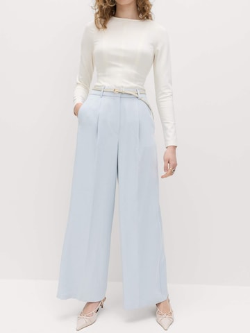 regular Pantaloni con pieghe di Marks & Spencer in blu: frontale