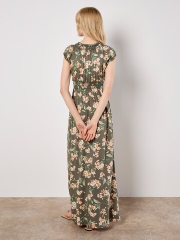 Apricot Dress ' ' in Green