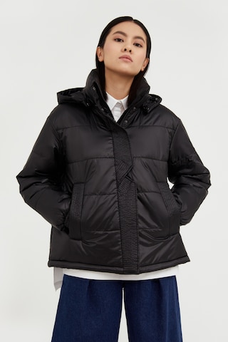 Finn Flare Steppjacke in Schwarz: Vorderseite
