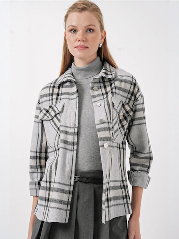 Bigdart Blouse in Grey: front