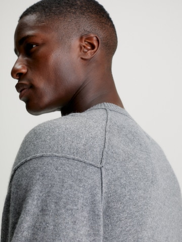 Pull-over Calvin Klein en gris