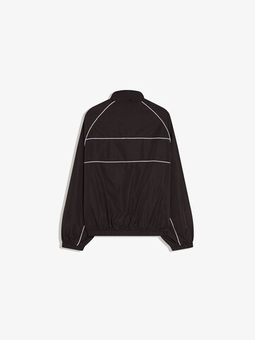 Bershka Jacke in Schwarz