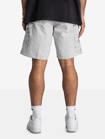 Carhartt WIP Loosefit Hose in Grau