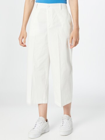 Wide leg Pantaloni con piega frontale di UNITED COLORS OF BENETTON in bianco: frontale