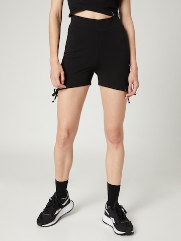 VIERVIER Skinny Shorts 'Cecila' in Schwarz: predná strana