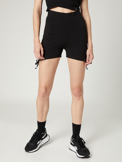 VIERVIER Shorts 'Cecila' in schwarz, Modelansicht