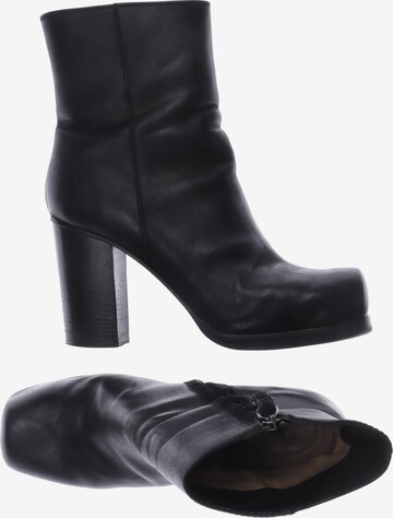 Acne Studios Dress Boots in 41 in Black: front