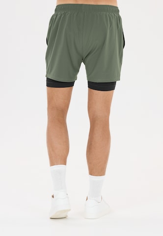 Virtus Regular 2-in-1-Shorts 'Zayne V2' in Grün