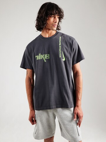 Nike Sportswear Paita 'M90 SWOOSH' värissä harmaa: etupuoli