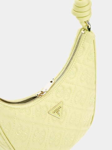 GUESS Schultertasche 'Adelasia' in Gelb