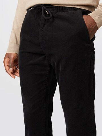 Regular Pantaloni de la Lindbergh pe negru