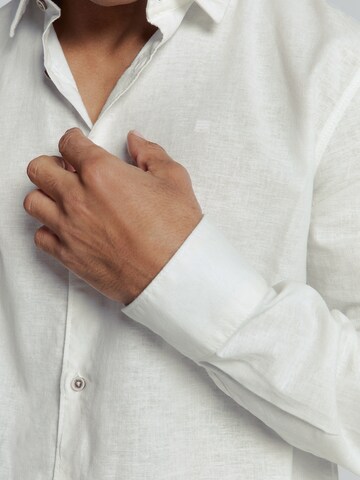 Coupe regular Chemise No Excess en blanc