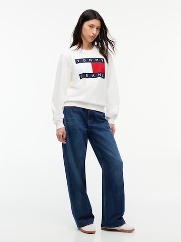 Tommy Jeans Collegepaita värissä valkoinen