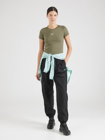 Tricou de la Nike Sportswear pe verde