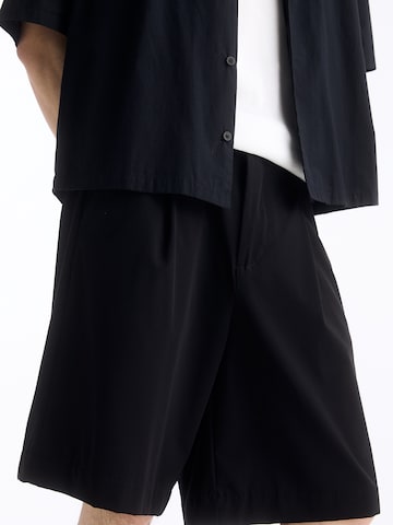 Loosefit Pantaloni con pieghe di Pull&Bear in nero