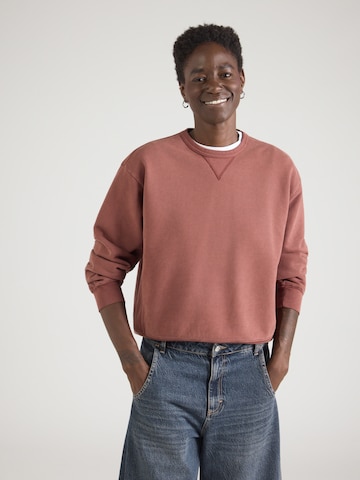 LEVI'S ® Sweatshirt 'Heritage' in Red: front