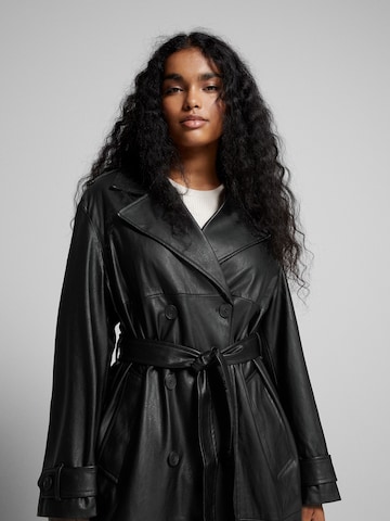 Bershka Mantel in Schwarz