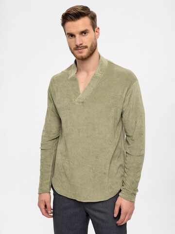 Coupe regular T-Shirt Antioch en vert : devant