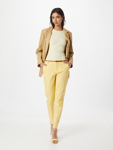 Coupe slim Pantalon chino 'Days' b.young en jaune