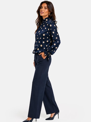 REGINA FASHION Bluzka 'Blouse with Standing collar print' w kolorze niebieski