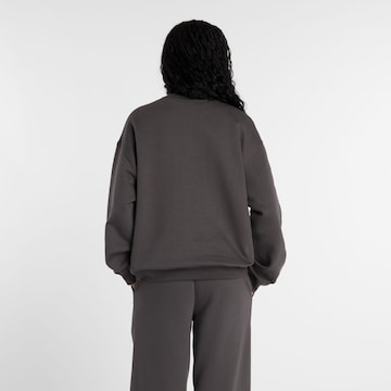 new balance Sweatshirt 'Reimagined' in Grijs