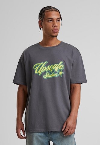MT Upscale T-Shirt 'Hotel Paradiso' in Grau