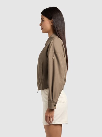 khujo - Chaqueta de entretiempo 'Tovee' en marrón