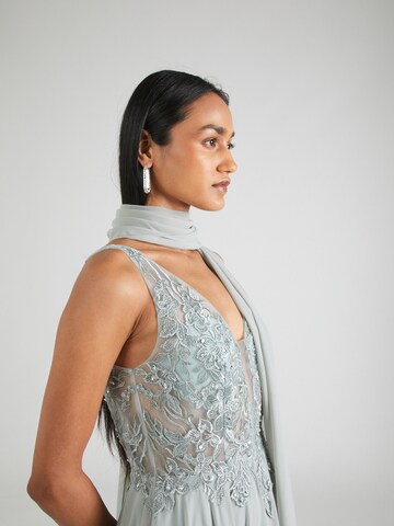 Rochie de seară de la Unique pe verde