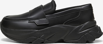PUMA Slip on -tennarit 'Loafyr' värissä musta: etupuoli