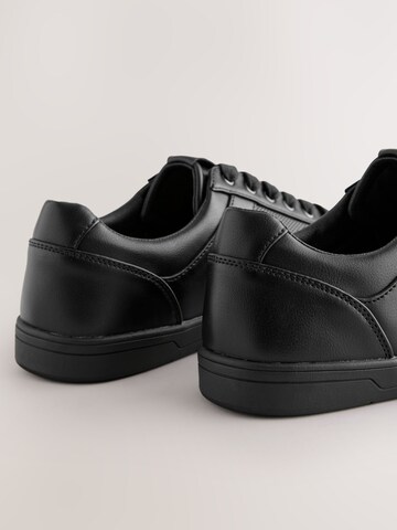Next Platform trainers in Black