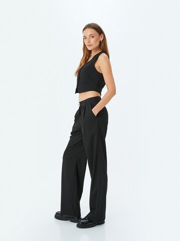 Koton Wide leg Pleat-Front Pants in Black