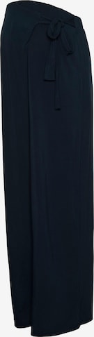 Wide Leg Pantalon 'GIOVANNA' MAMALICIOUS en bleu : devant