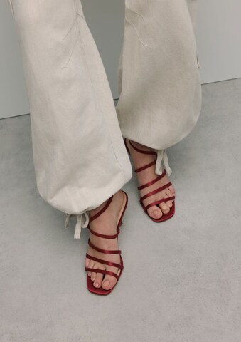 SACHA Sandalen met riem in Rood