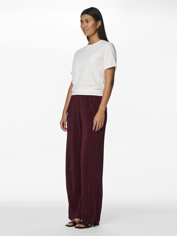 Wide Leg Pantalon 'PAMMI' PIECES en rouge