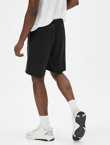 Koton Regular Shorts in Schwarz