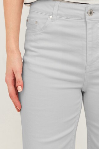 Skinny Jeans di b.young in bianco