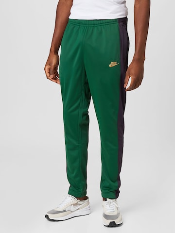 Trening de la Nike Sportswear pe verde