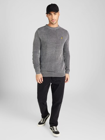 BRAVE SOUL Sweater in Grey